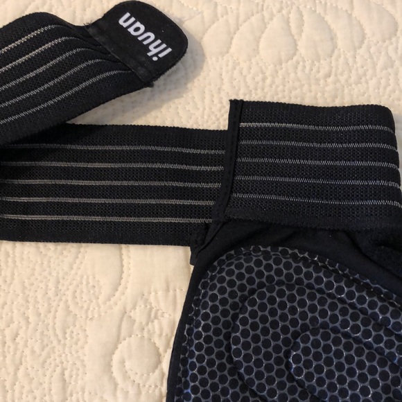 Gloves - Picture 2 of 3